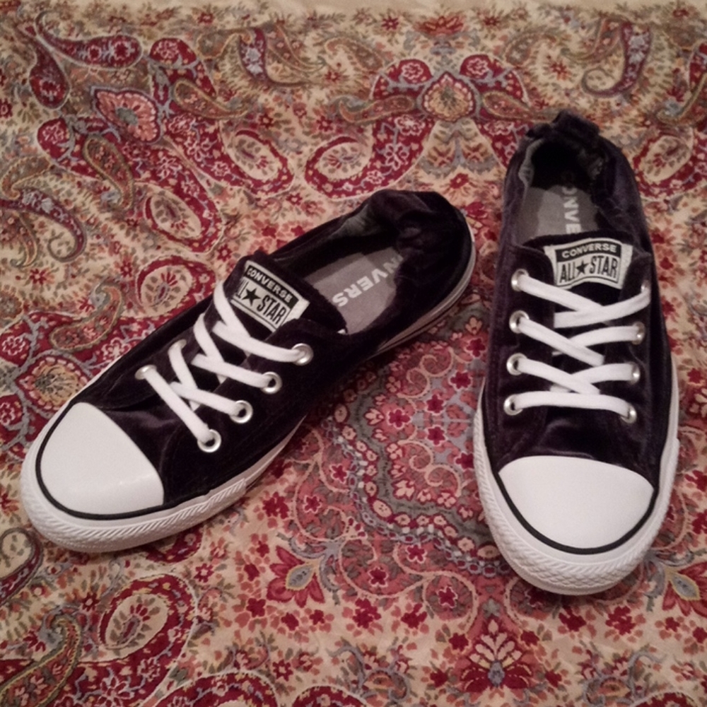Black velvet converse low tops size 8.5